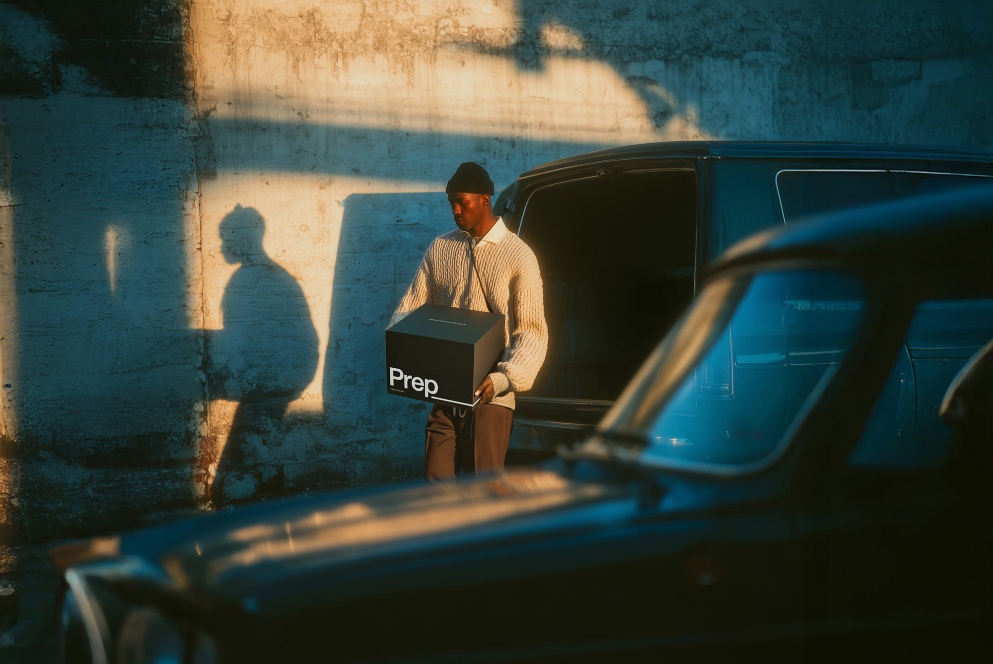 attonconrad_A_minimalist_editorial_photograph_of_a_courier_unlo_33515097-3b65-403c-a4bc-a19d9a828c36-V2 XL